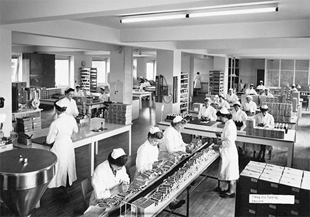 At the beginning of the 1950s, Lunbeck counts 180 employees
